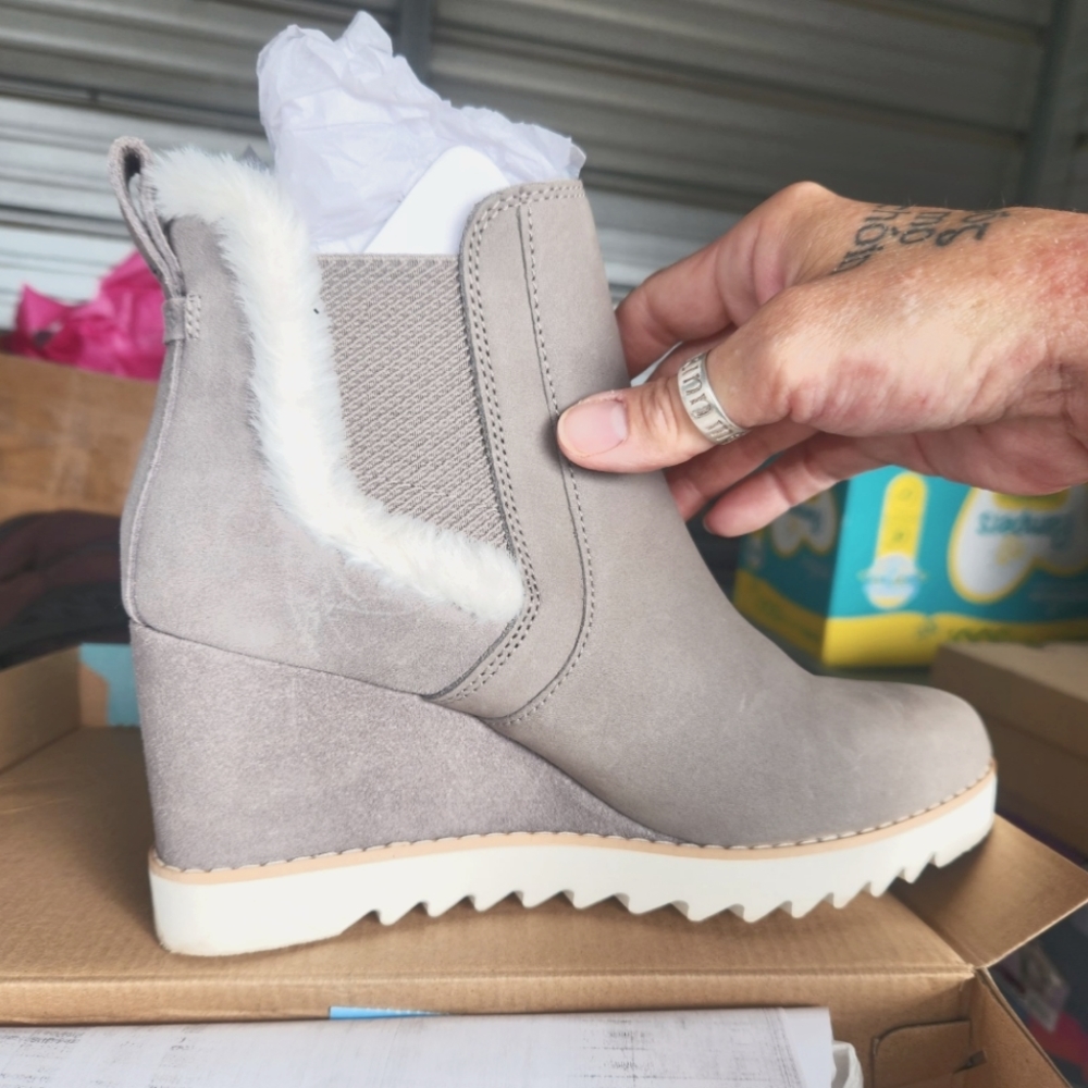 TOMS Maddie Boot sz 8.5